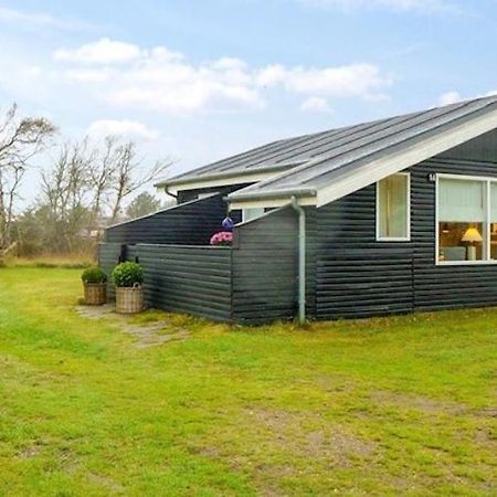 Sommerhus I Blokhus Helt Taet Pa By Og Strand Zewnętrze zdjęcie