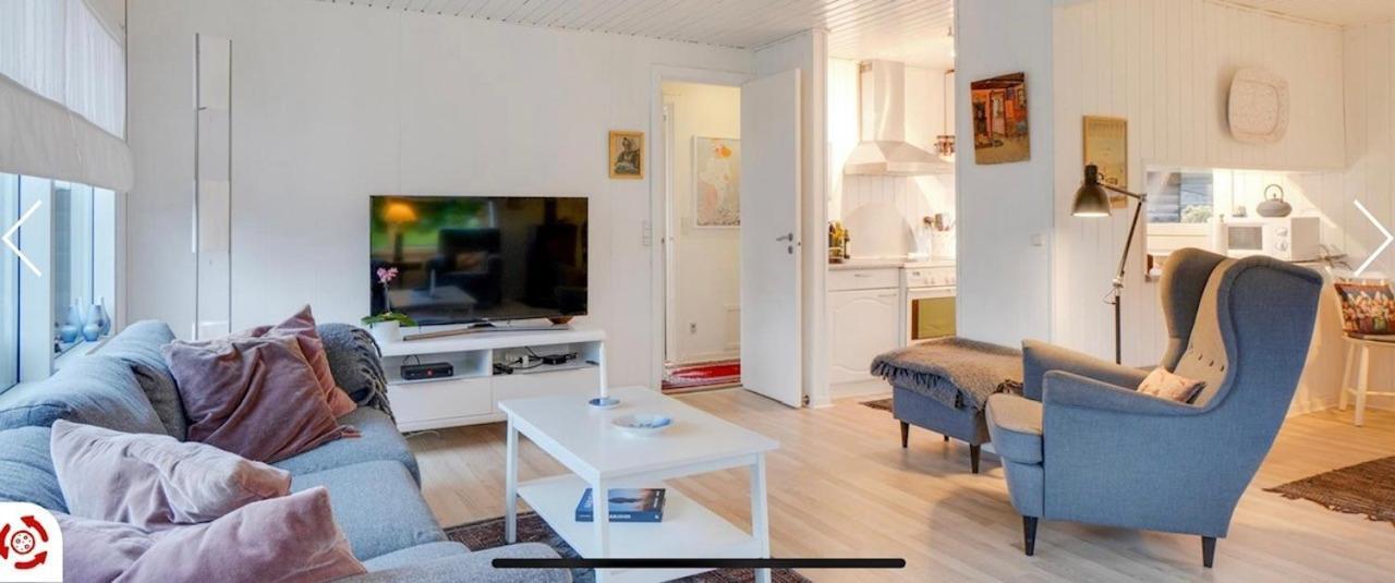 Sommerhus I Blokhus Helt Taet Pa By Og Strand Zewnętrze zdjęcie